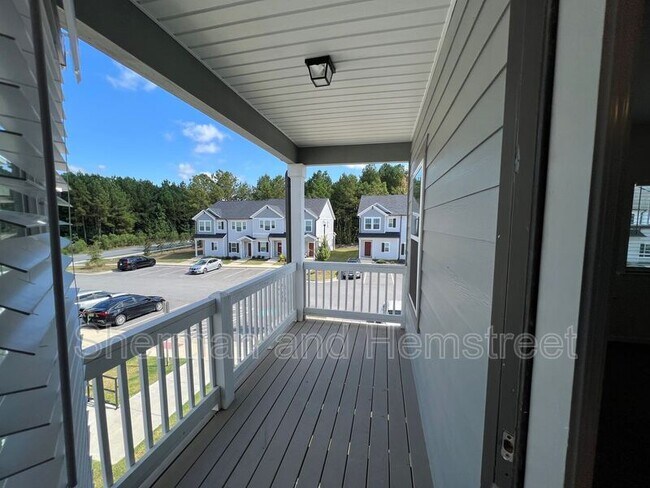 Building Photo - 2020 Lotus Dr