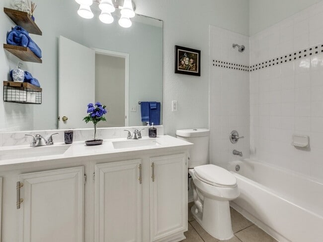 Building Photo - 4801 Holly Berry Dr