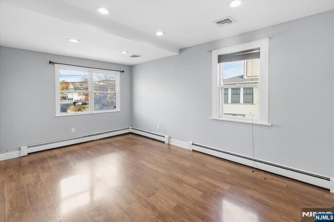 Building Photo - 79 Lincoln Ave