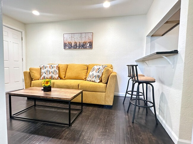 Building Photo - 1430 Pierce St