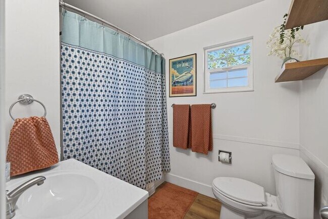 Building Photo - The Biggest Little BnB, Fully Furnished Vacation Rental!
