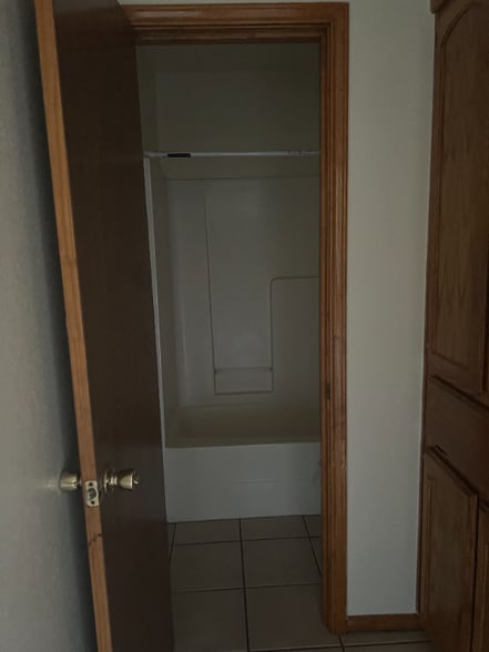 Building Photo - 1000 Wild Rose Ln