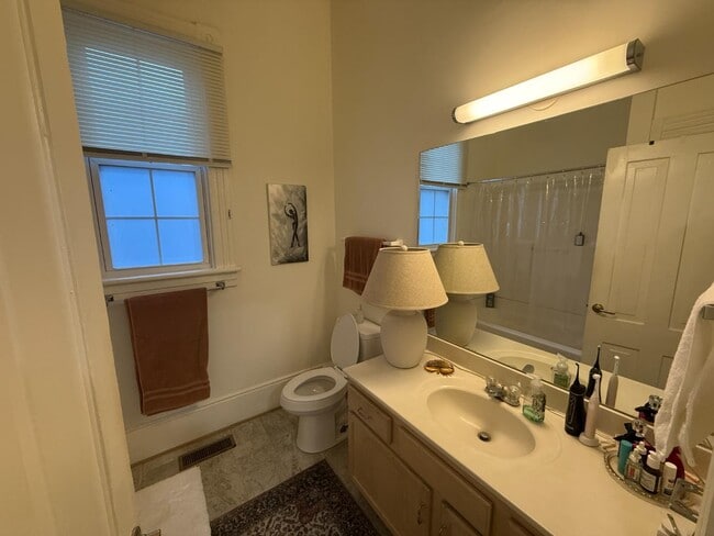 Building Photo - 605 Harrison St