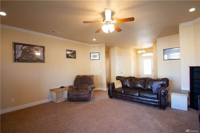 Building Photo - 523 N Paxson Dr