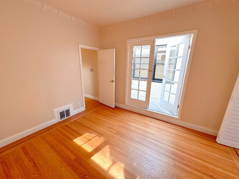 Building Photo - 472 Ramsell St