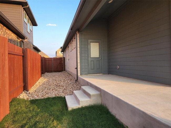 Building Photo - 472 Algaroba Loop