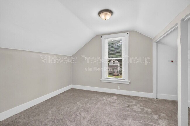 Building Photo - 3610 Manhattan Ave