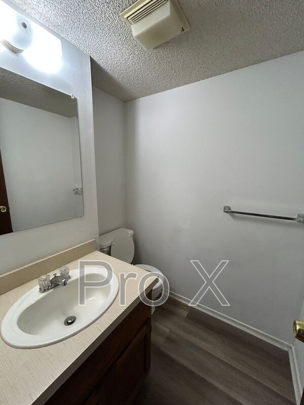 Building Photo - 1108 S Joplin St