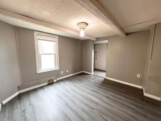 Building Photo - 627 N Hartley St