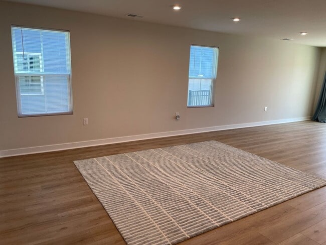 Building Photo - 3 Bedroom 2 Bath Home in Middle Creek Vill...