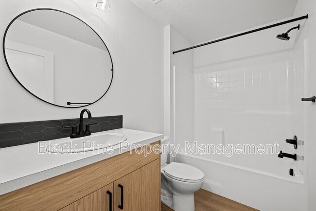 Building Photo - 4642 N Maple Grove Rd