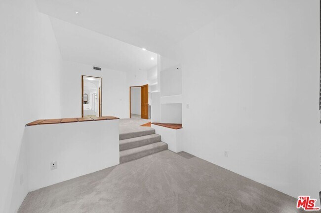 Building Photo - 15500 Sunset Blvd