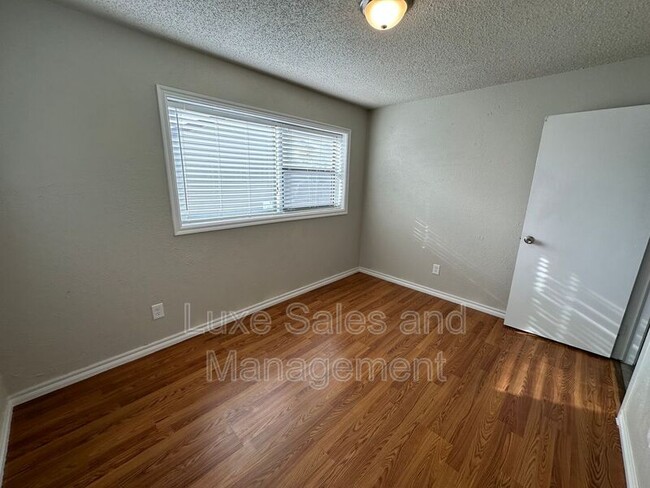 Building Photo - 209 Gill Dr