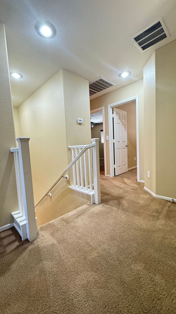 Building Photo - Wonderful Southwest 3 Bedroom Home