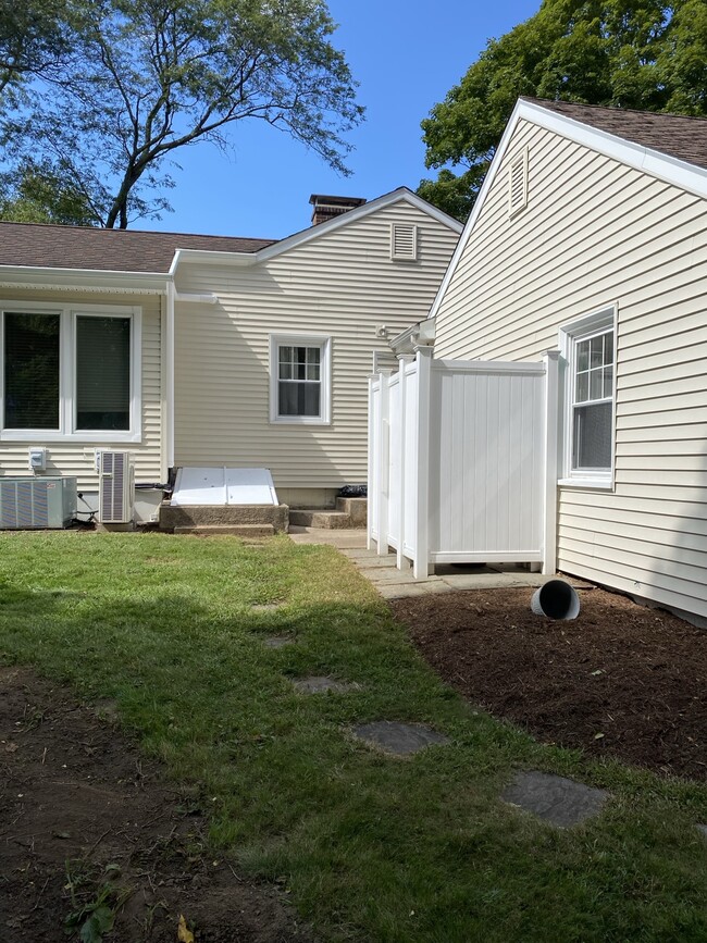 Outside Shower - 44 Shorelands Dr