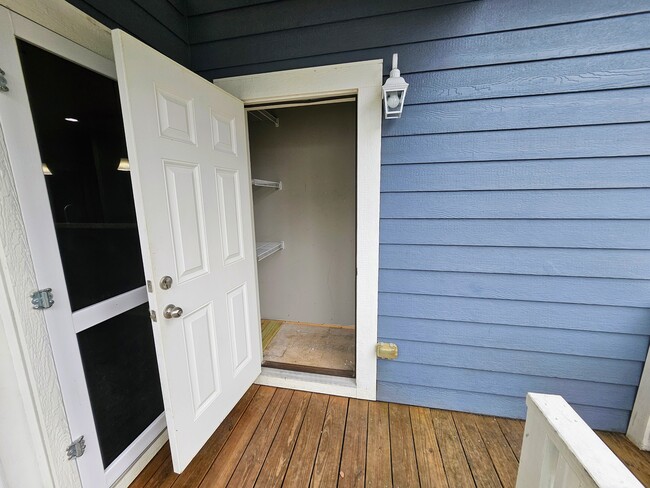 Building Photo - 803 Lindsey Ln