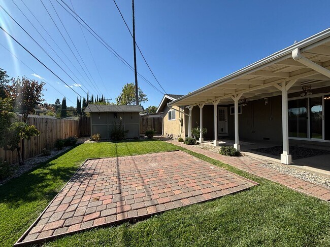 Building Photo - 237 Markham Ave