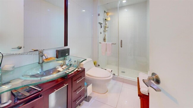 Building Photo - 3625 N Country Club Dr