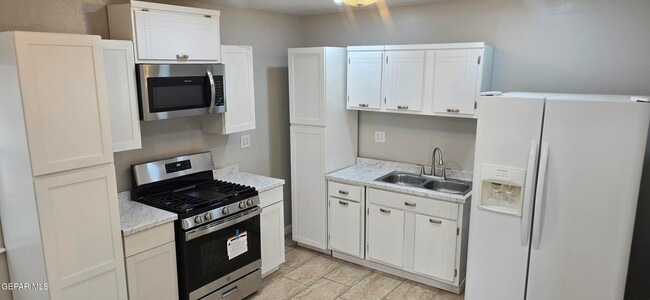 Building Photo - 8828 Kenneth St