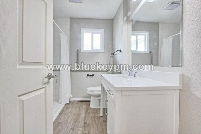 Building Photo - 1130 NE 178th Ave