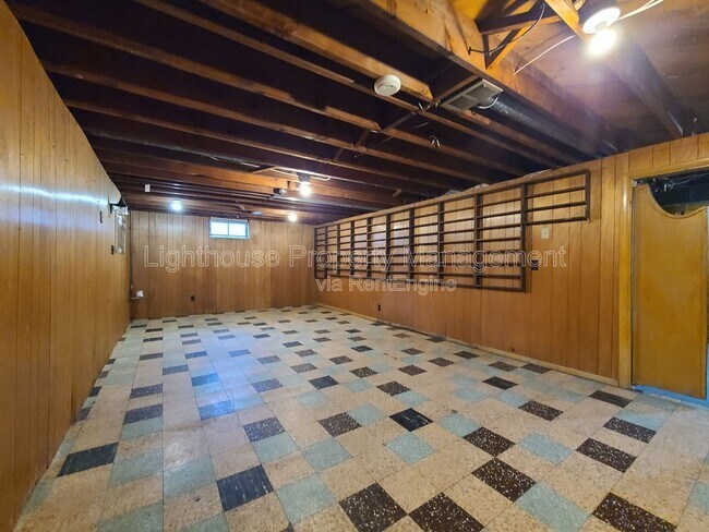 Building Photo - 1877 E Ogden Ave