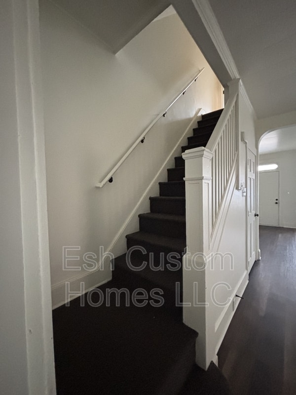 Building Photo - 28 Caroline St