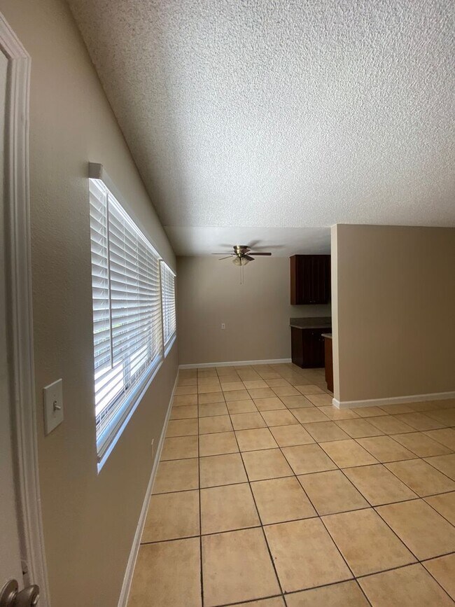 Interior Photo - 6175
