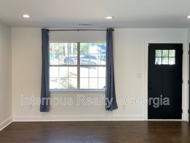 Building Photo - 2867 Joyce Ave