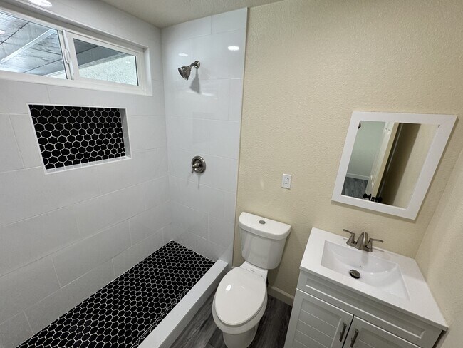 Building Photo - 916 Avenida Ysidora