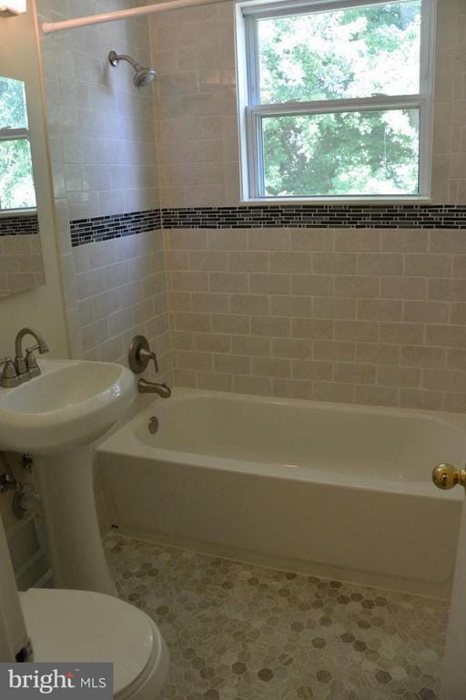 Building Photo - 3720 Terrace Dr