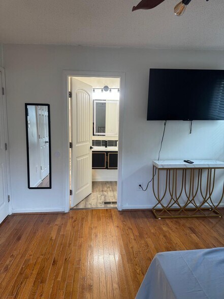 Master bedroom (connected to bathroom) - 2817 Sourwood St
