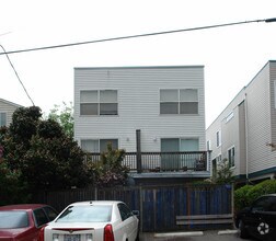 Building Photo - Midvale Apartments