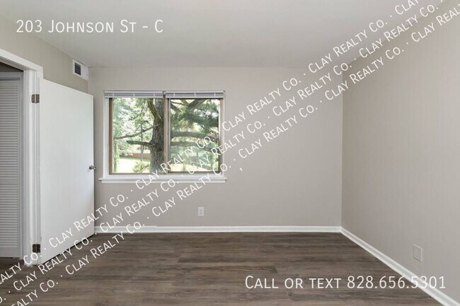 Building Photo - 203 Johnson St