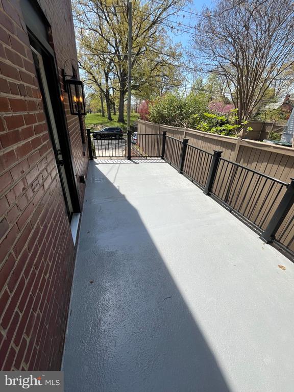 Building Photo - 327 Whittier St NW