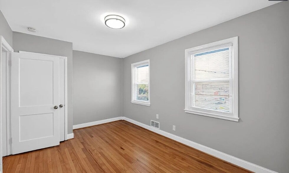 Building Photo - 3425 Dunran Rd