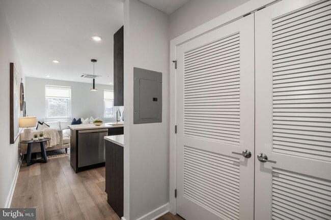 Building Photo - 3449 Scotts Ln