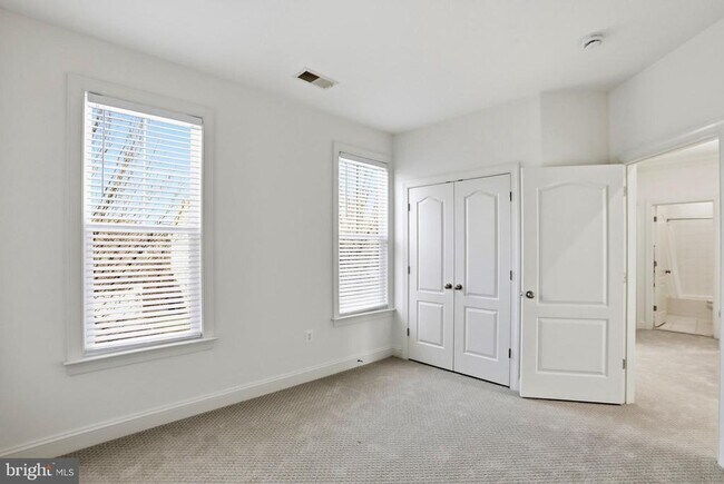 Building Photo - 1312 Volunteer Dr