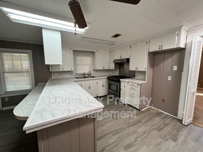 Building Photo - 3105 Deaton St