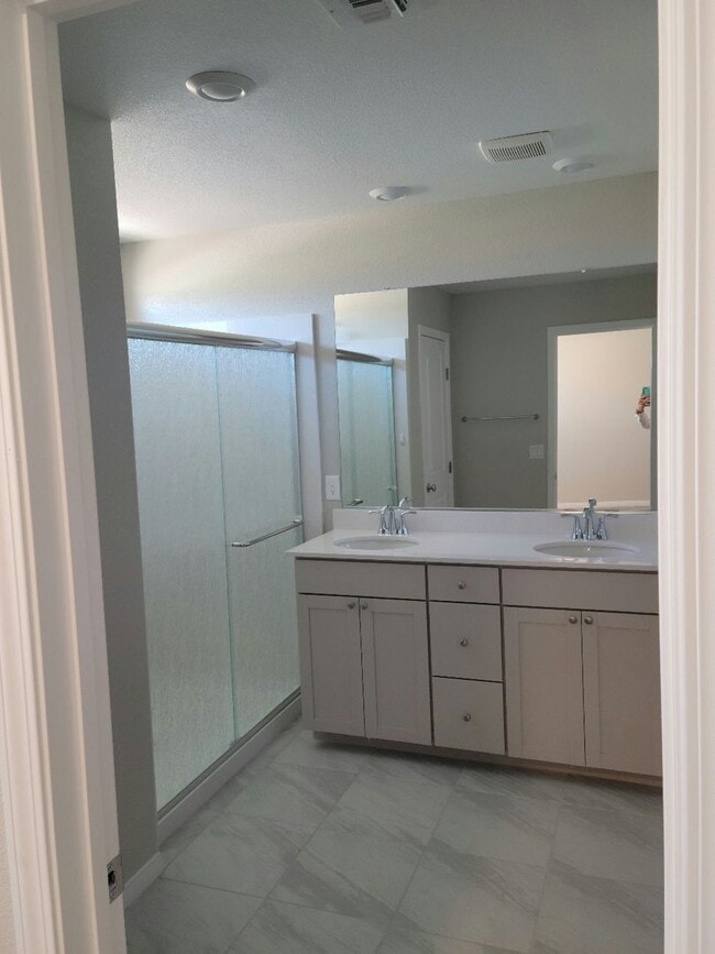 Building Photo - Montecito Community in the Northwest!!!