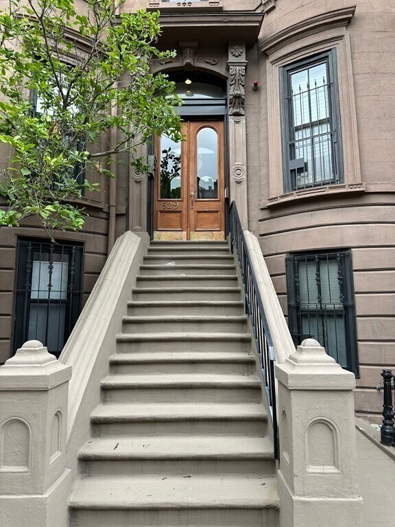 Building Photo - 529 Columbus Ave