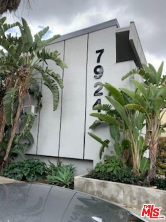 Building Photo - 7924 Clinton St