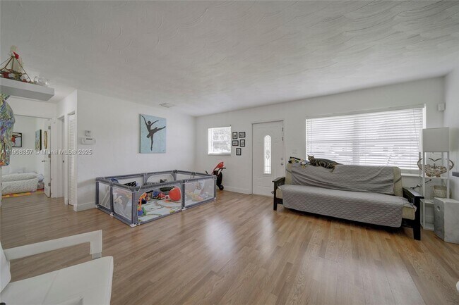 Building Photo - 6433 SW 25th St