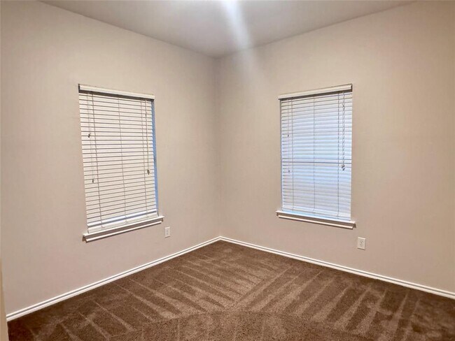 Building Photo - 614 Bent Wood Dr
