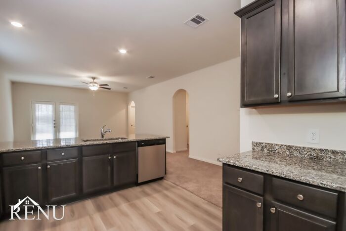 Building Photo - 10458 Sweetwater Creek Dr