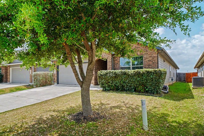 Building Photo - Modern 4-Bed Home with Open Layout in New Braunfels - Realtor Commission: $500