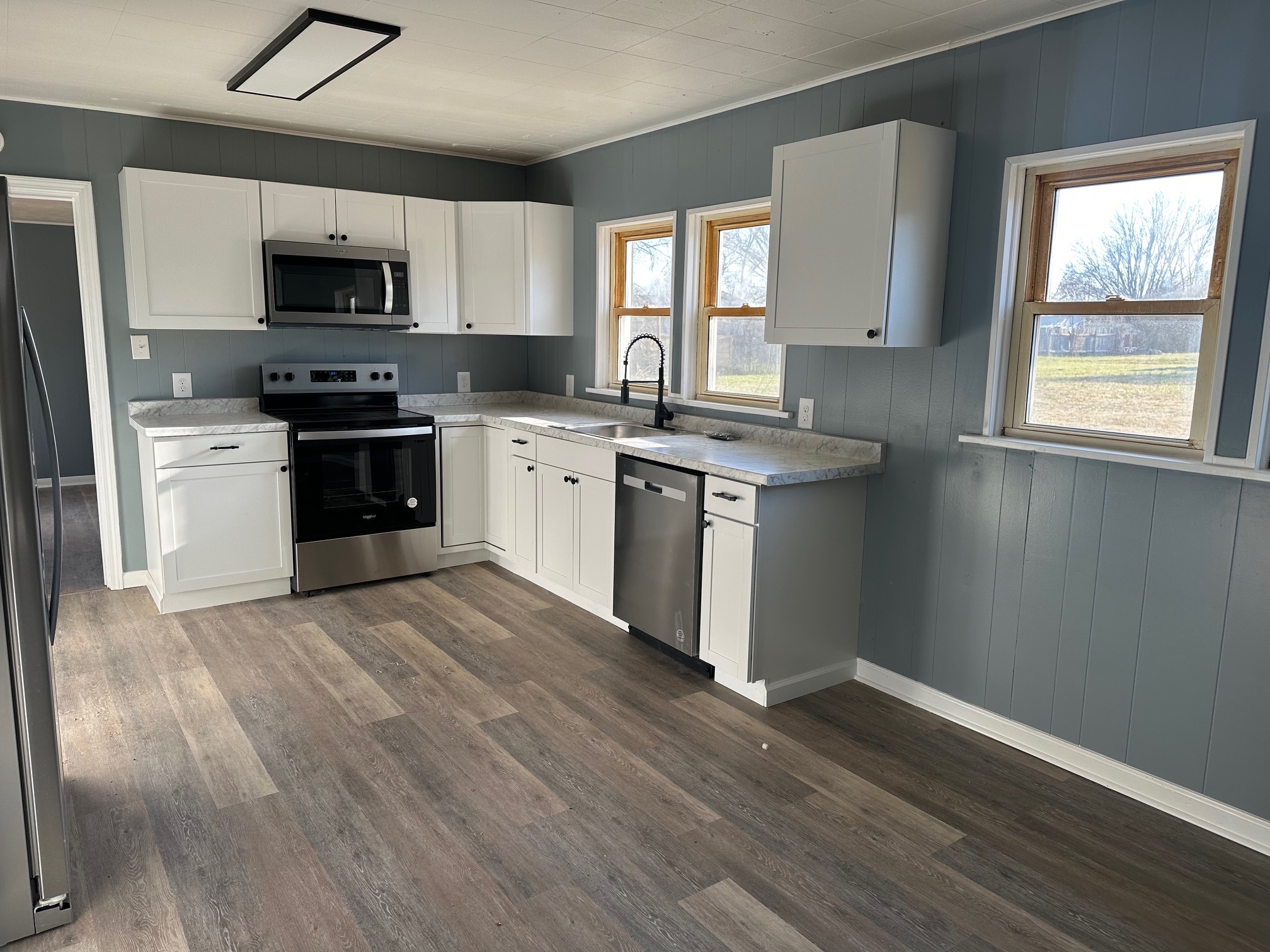 Kitchen & Dining Area - 1228 Meadowview Ave