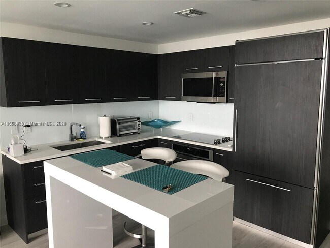 Building Photo - 45 SW 9th St