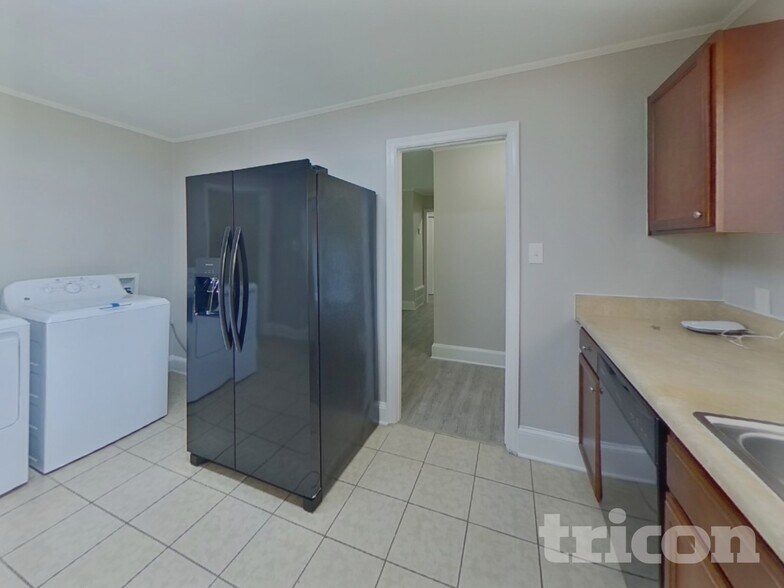 Building Photo - 5530 Wedgewood Dr
