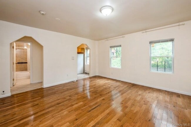 Building Photo - 84 Ravine Ave