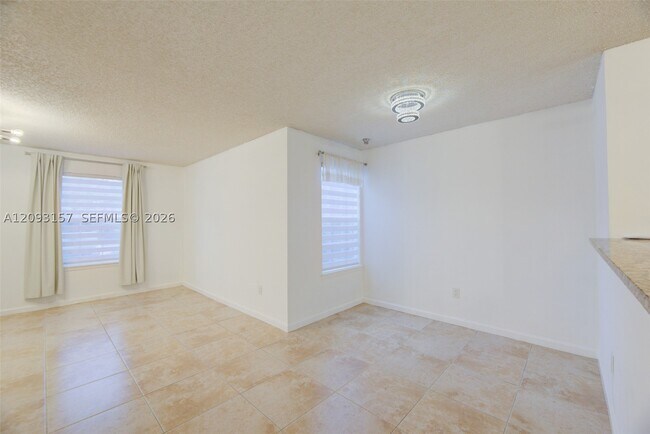 Building Photo - 1020 Crystal C